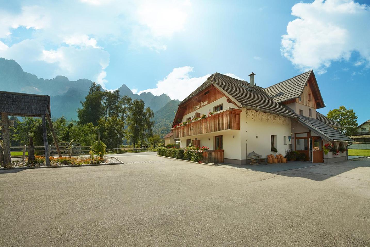Rute Hotel And Apartments Kranjska Gora Ngoại thất bức ảnh